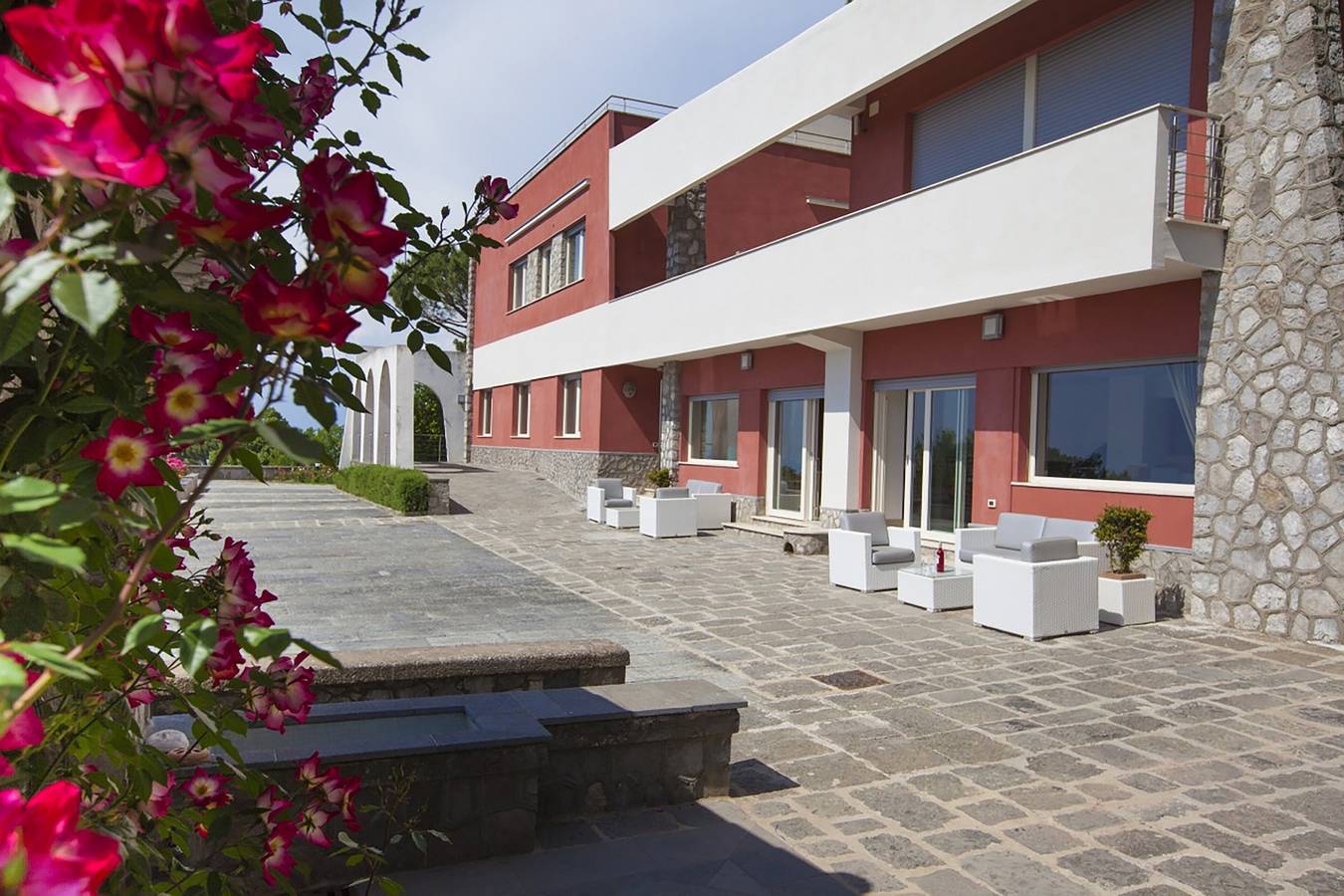 Amore Rentals - Villa Daniela with Swimming pool, Wellness Area, Garden and Sea View in Sorrento, Naples Province