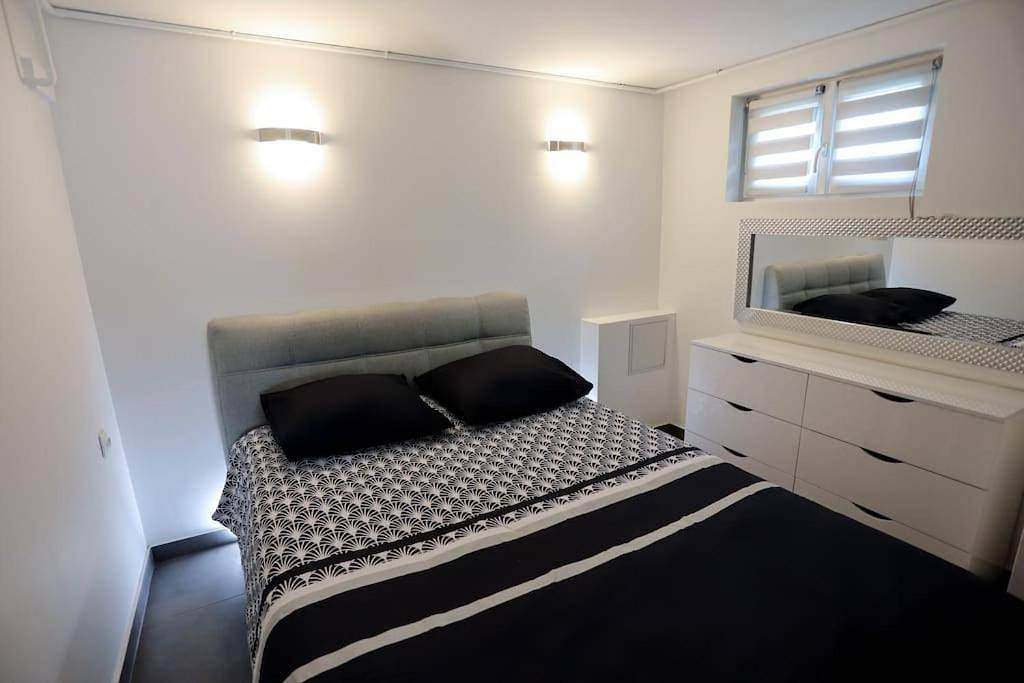 Appartement entier, One-Bedroom Apartment in Lingolsheim, Région de Strasbourg