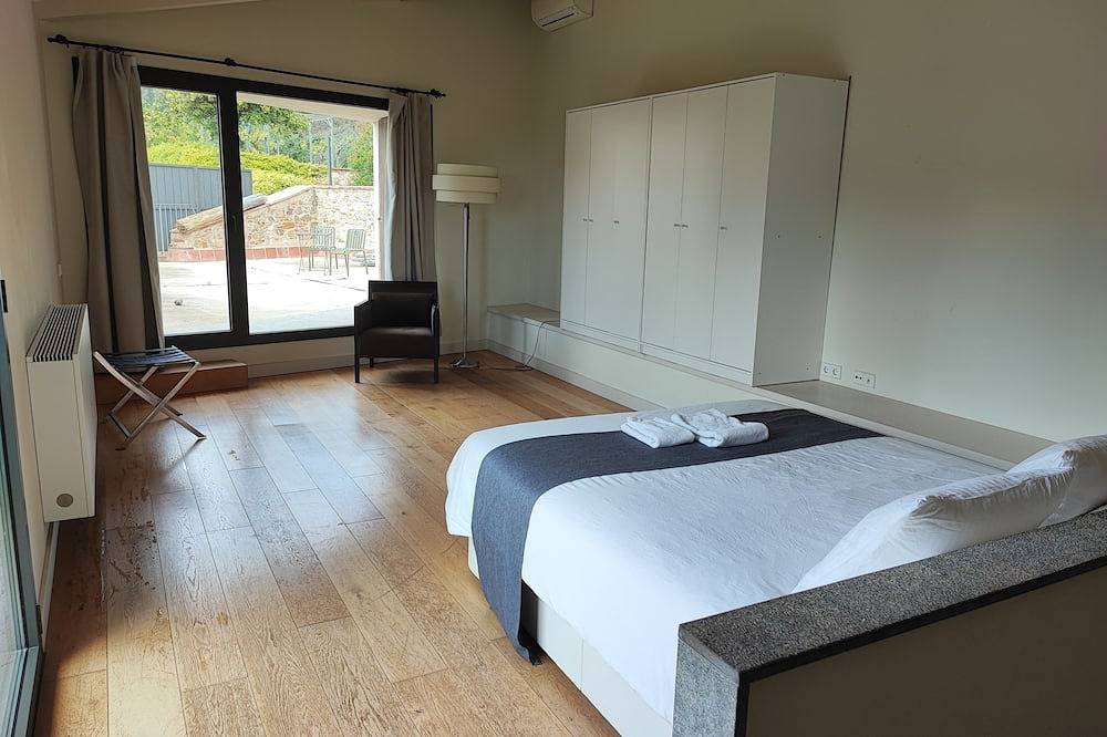 Designer house close to Barcelona in an amazingly scenic setting in Alella, Costa del Maresme