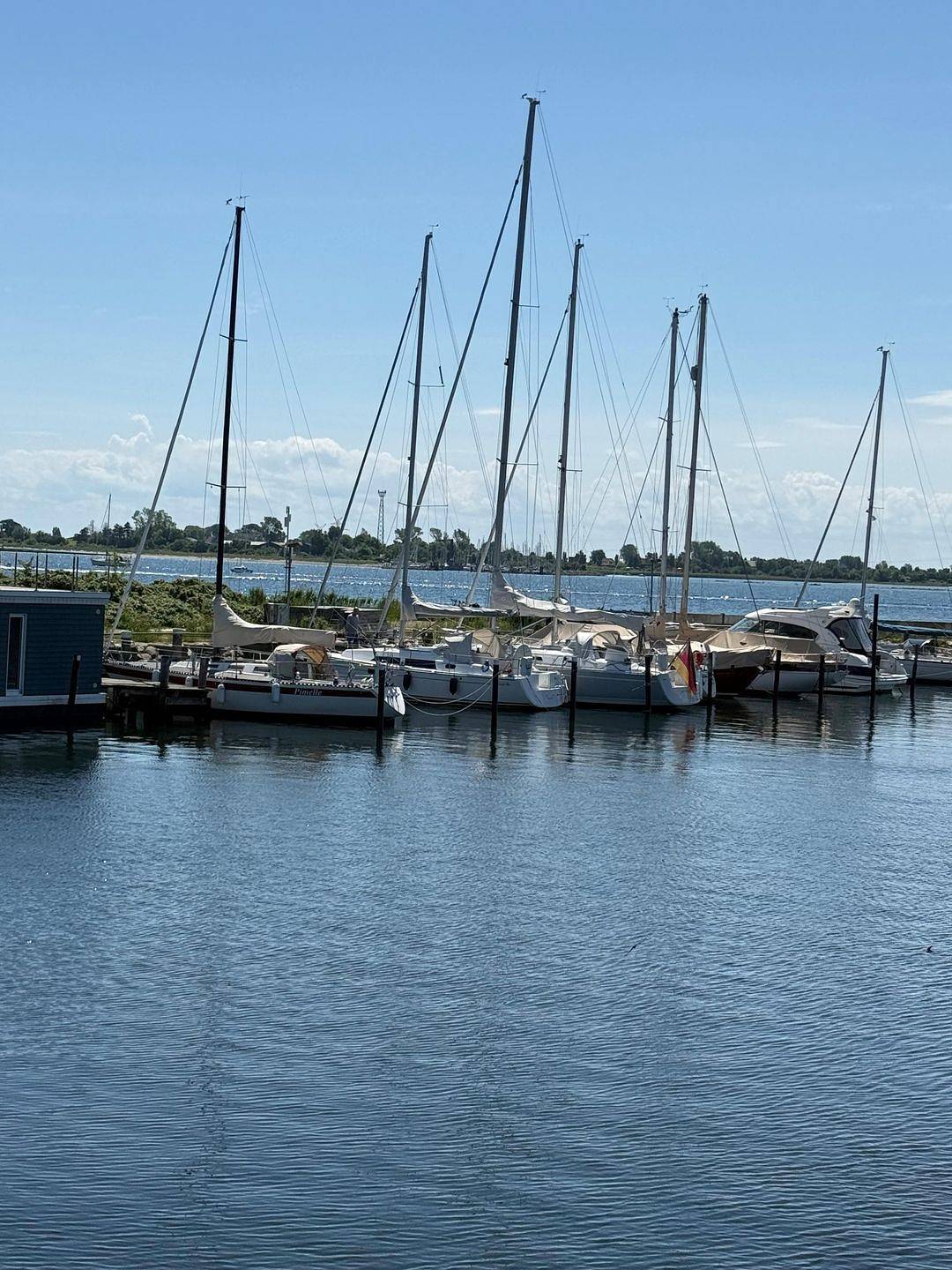 Hausboot Baltic Loft – Exklusives Wohnerlebnis direkt auf der Ostsee auf Fehmarn in Fehmarnsund, Fehmarn