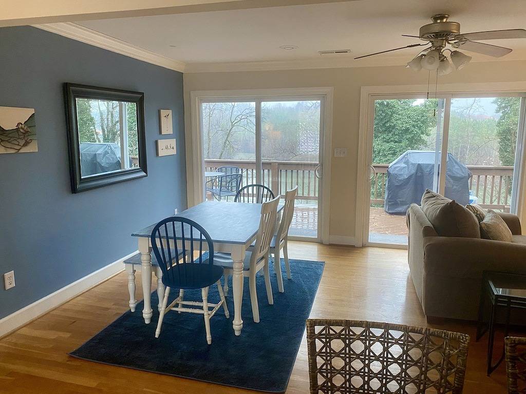 Lakefront w/ Dock, Pet-Friendly, Sleeps 6 – Smith Mountain Lake in Smith Mountain Lake