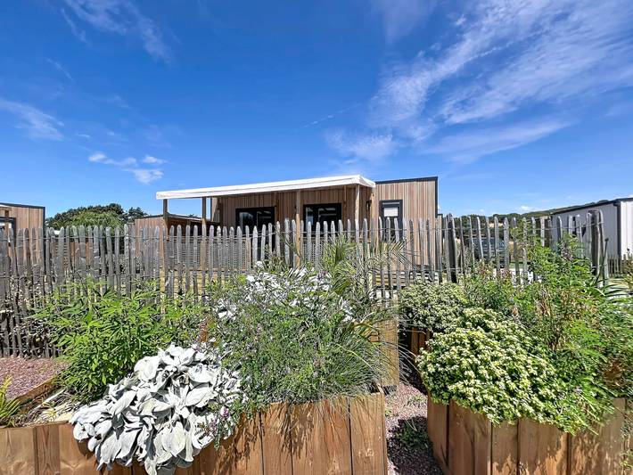 Camping pour 4 personnes, avec Terrasse ainsi que Jardin et Piscine