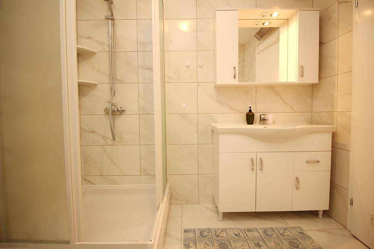 Ganze Ferienwohnung, Wohnung in Baška mit Eigenem Balkon in Baska, Krk