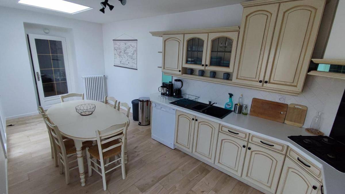 Appartement entier, Three-Bedroom Apartment in Fougères, Fougères-Vitré