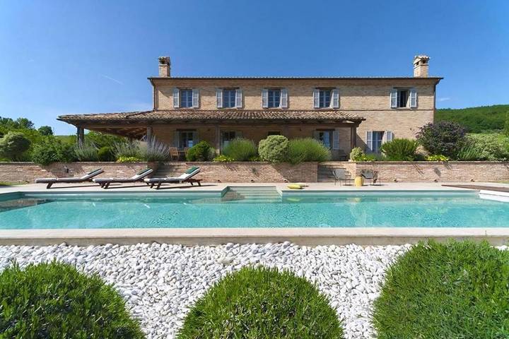 Casa vacanza per 8 persone, con Giardino e Piscina a Matelica