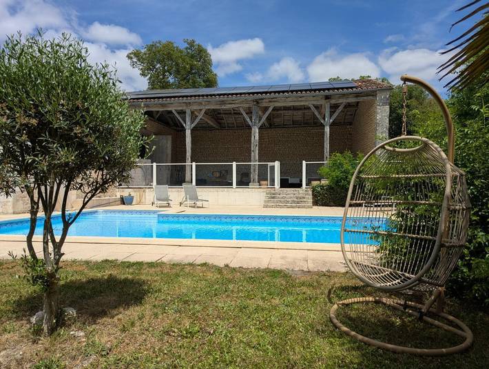 Vakantiehuis voor 5 personen, with Terras and Tuin as well as Zwembad in Charente