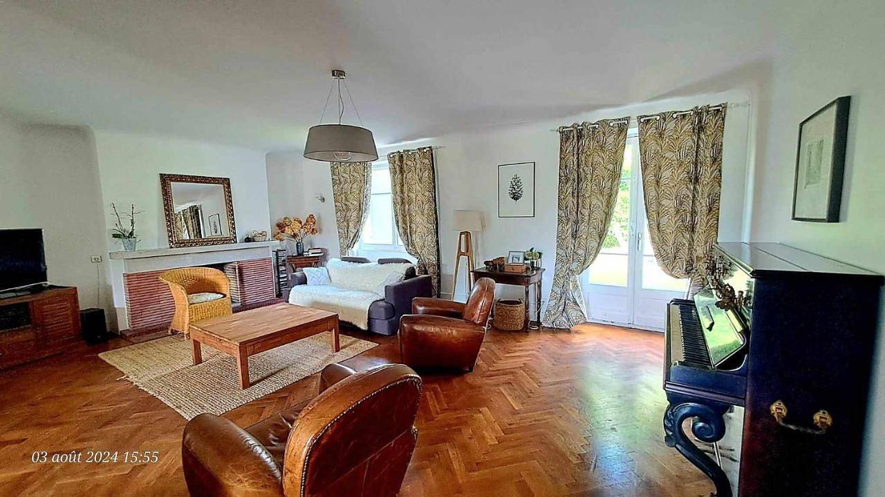 Villa with Private Pool in Salles, Région d'Arcachon
