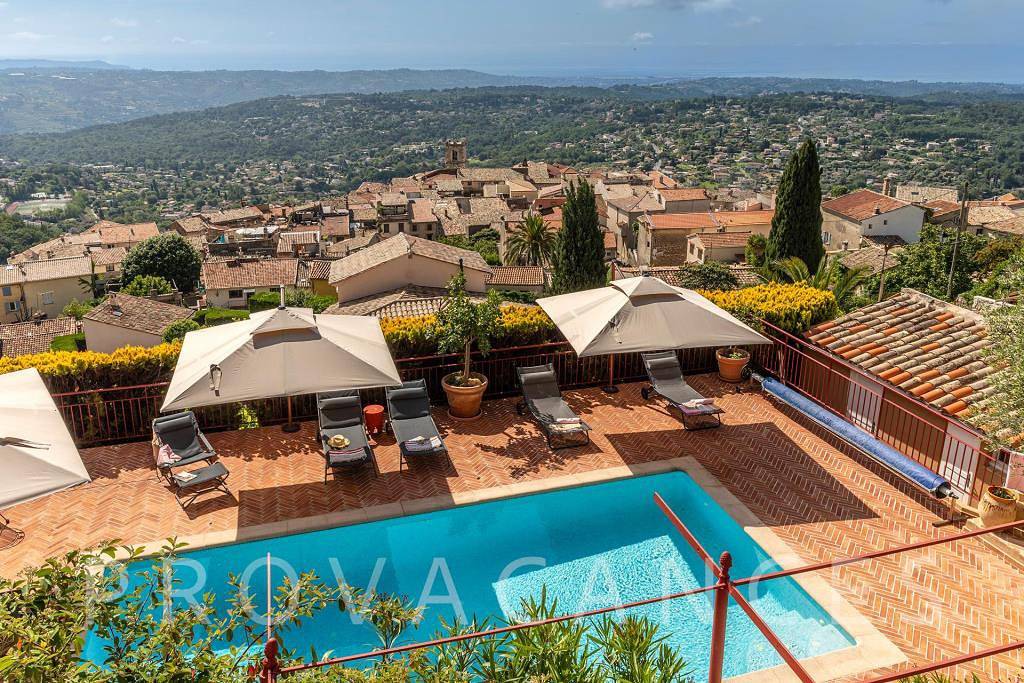 Holiday home with pool and panoramic views in the medieval town of Saint-Jeannet in Saint-Jeannet, Region de Cannes