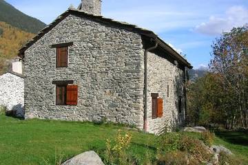 Location de vacances pour 6 personnes, avec terrasse et jardin dans Les Vignères