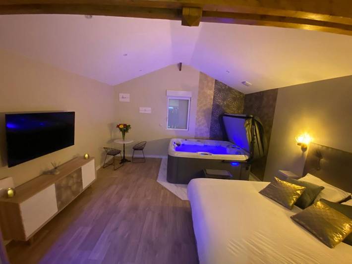 Chambre d’hôte pour 2 personnes, avec jacuzzi ainsi que terrasse et sauna dans Louvetot