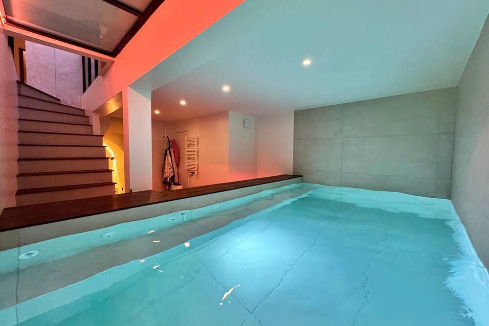 House in the Heart of Versailles, Indoor Pool, Private Cinema, Gym in Versailles, Yvelines