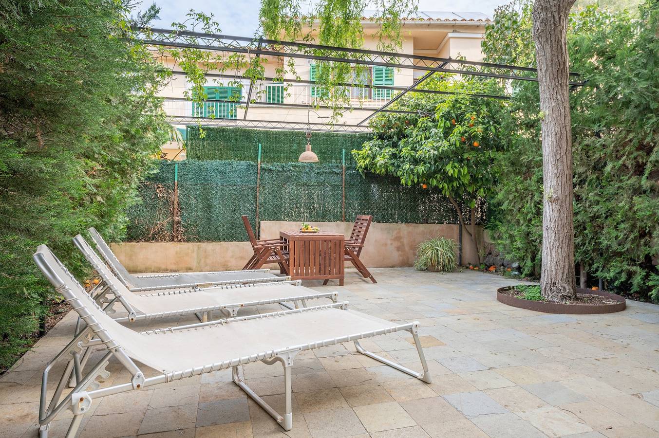 Casa Sunny com vistas para a montanha, Wi-Fi, ar condicionado, jardim e terraço; estacionamento disponível na rua in Port de Sóller, Sóller