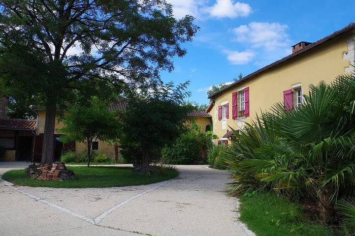 Location de vacances pour 10 personnes, avec Balcon ainsi que Jacuzzi et Jardin à Champcevinel