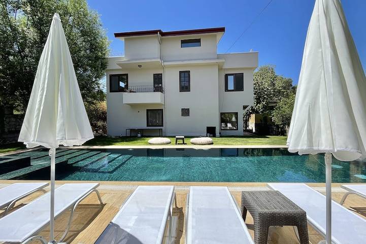 Villa for 14 people, with garden - 1