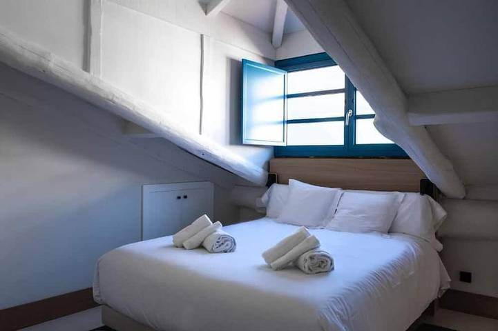 Entire apartment, Houmi Orzán - Apt. Concepcion Arenal in Playa de Riazor (La Coruña), La Coruña