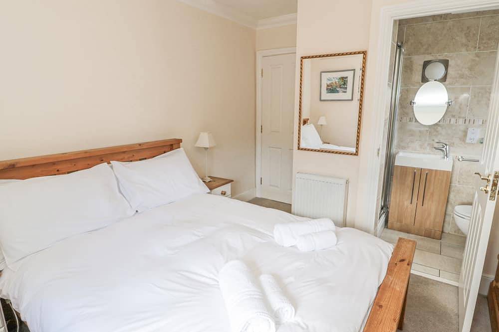 Jubilee House, pet friendly, with a garden in Embleton in Embleton, Northumberland