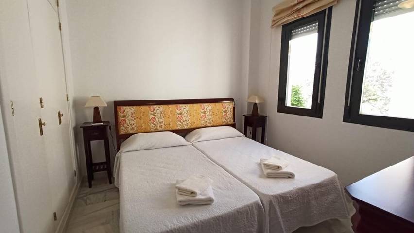 Casa rural para 8 personas, con jardín además de piscina y terraza, Se admiten mascotas en El Puerto de Santa María - 3