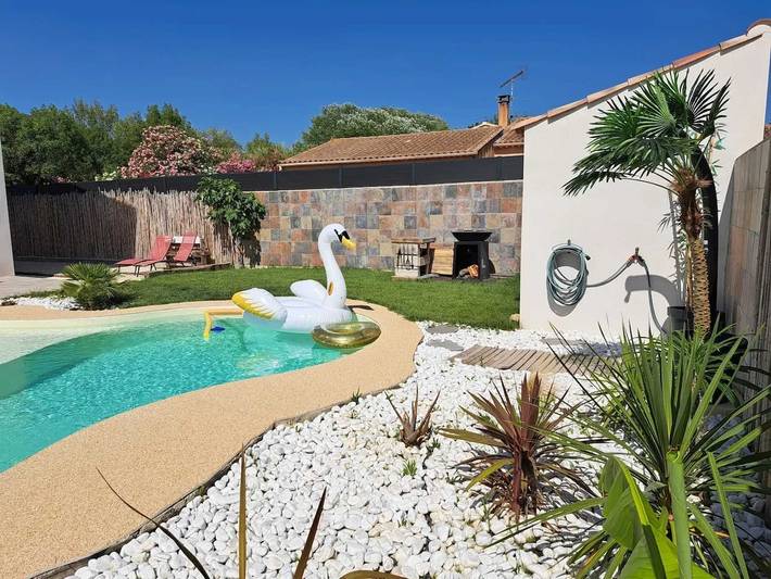 Location de vacances pour 8 personnes, avec terrasse et piscine à Fontvieille - 2
