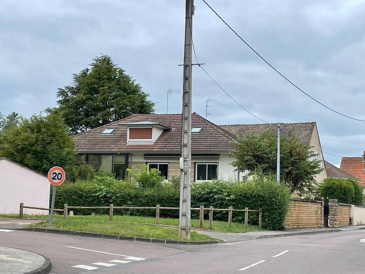 Double Room with Private Bathroom in Beaune, Région de Beaune