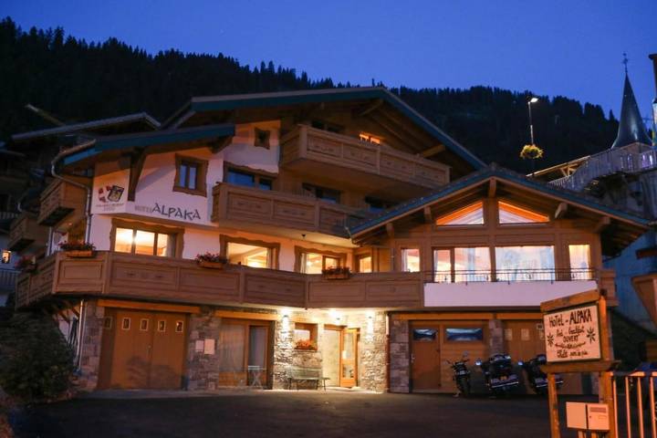 Hôtel pour 4 personnes, avec balcon ainsi que vue et sauna
