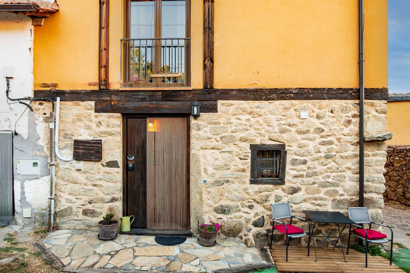 Country House 'Quimera' with Mountain Views, Balcony and Wi-Fi in Gil García, Ávila Region