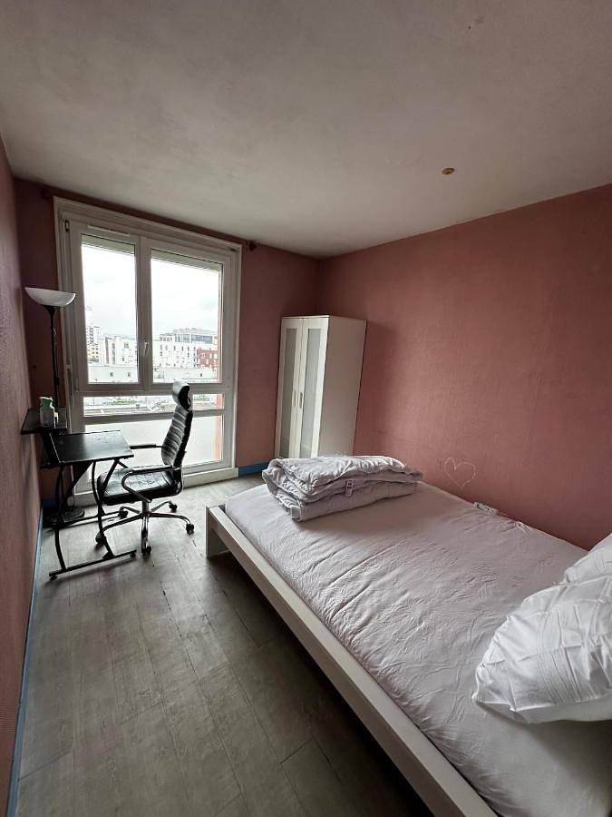 Chambre d’hôte pour 2 personnes, avec Terrasse ainsi que Jardin et Vue à Villejuif