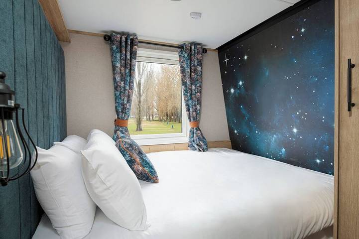 Azure Horizons Glamping - The Brook Pod in Northampton, Northamptonshire