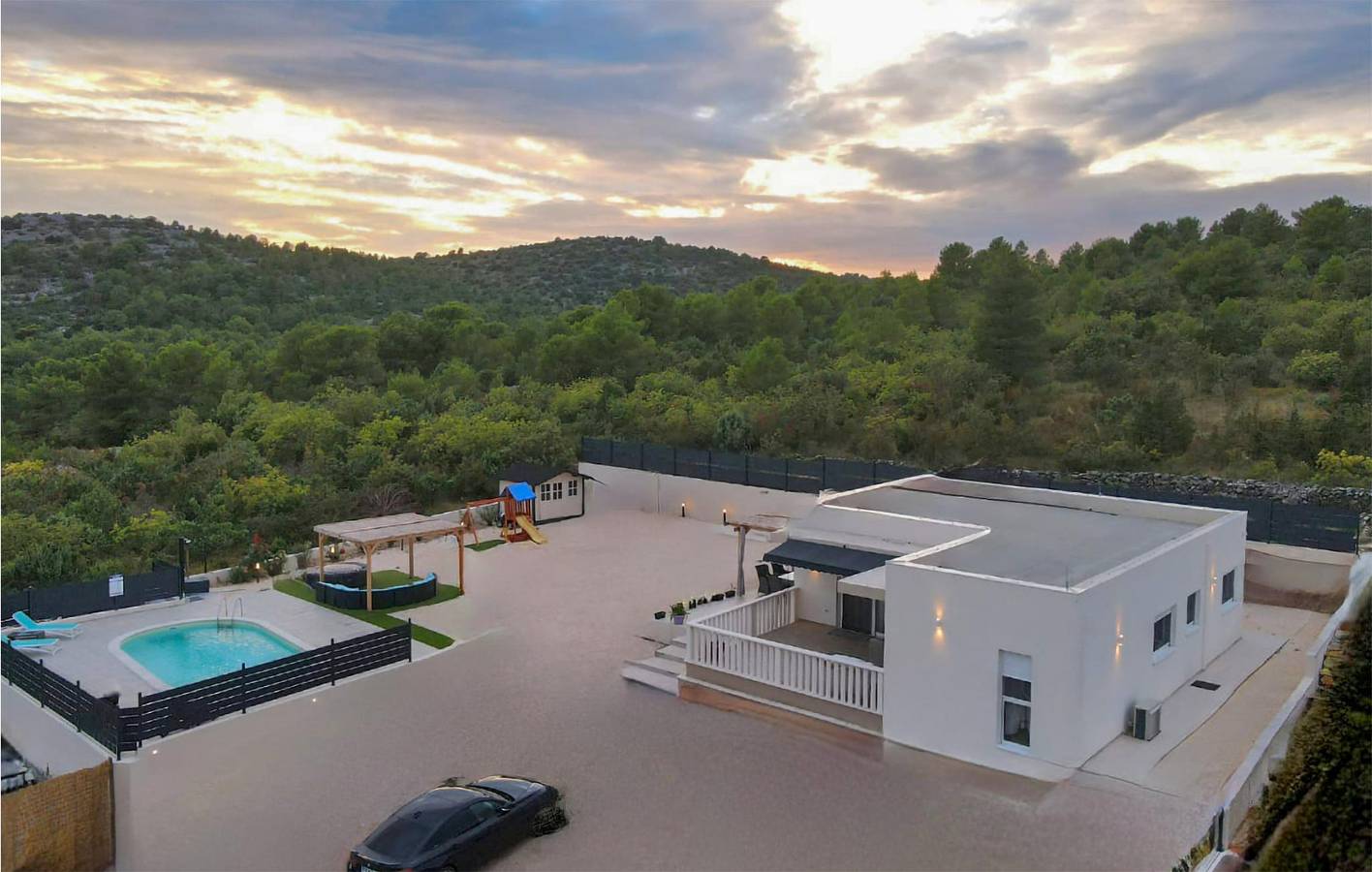 Ferienhaus für 6 Personen mit Pool in Bilice, Šibenik-Knin