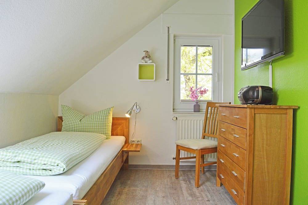Traumhaft gelegenes Ferienhaus für Familien & Hund, umzäunt, 200m zum Plauer See in Fünfseen, Plauer See