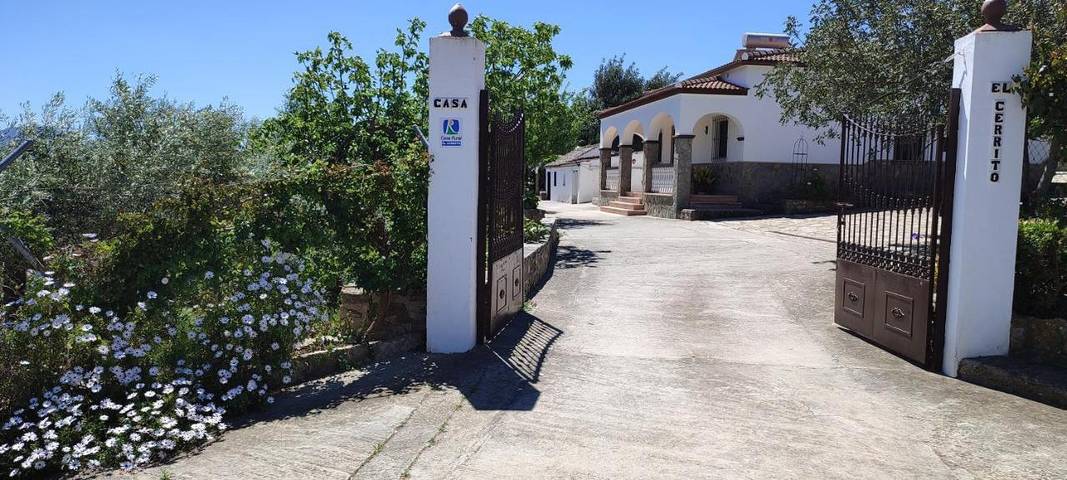 Location de vacances pour 12 personnes, avec piscine et vue ainsi que terrasse et jardin, animaux acceptés à Prado del Rey - 2