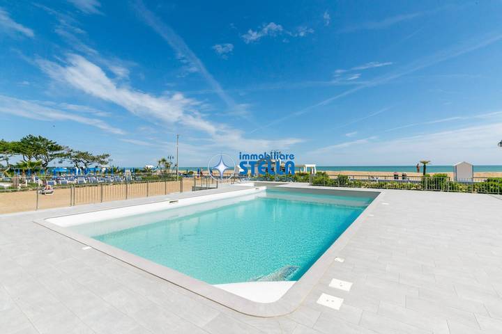 Ferienwohnung für 4 Personen, mit Terrasse und Pool sowie Ausblick in Jesolo