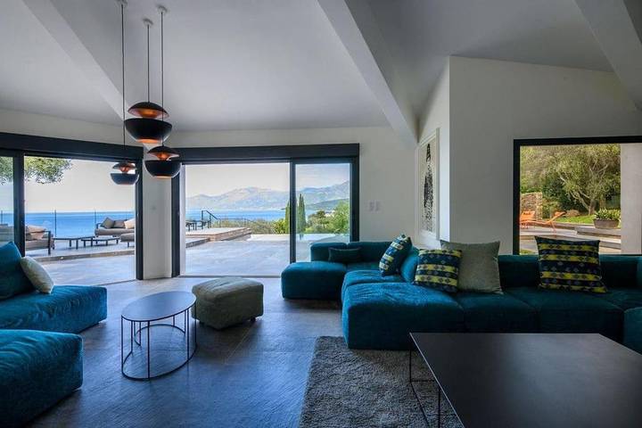 Location de vacances pour 9 personnes, avec vue ainsi que piscine et jardin dans Plage de la Roya - 4