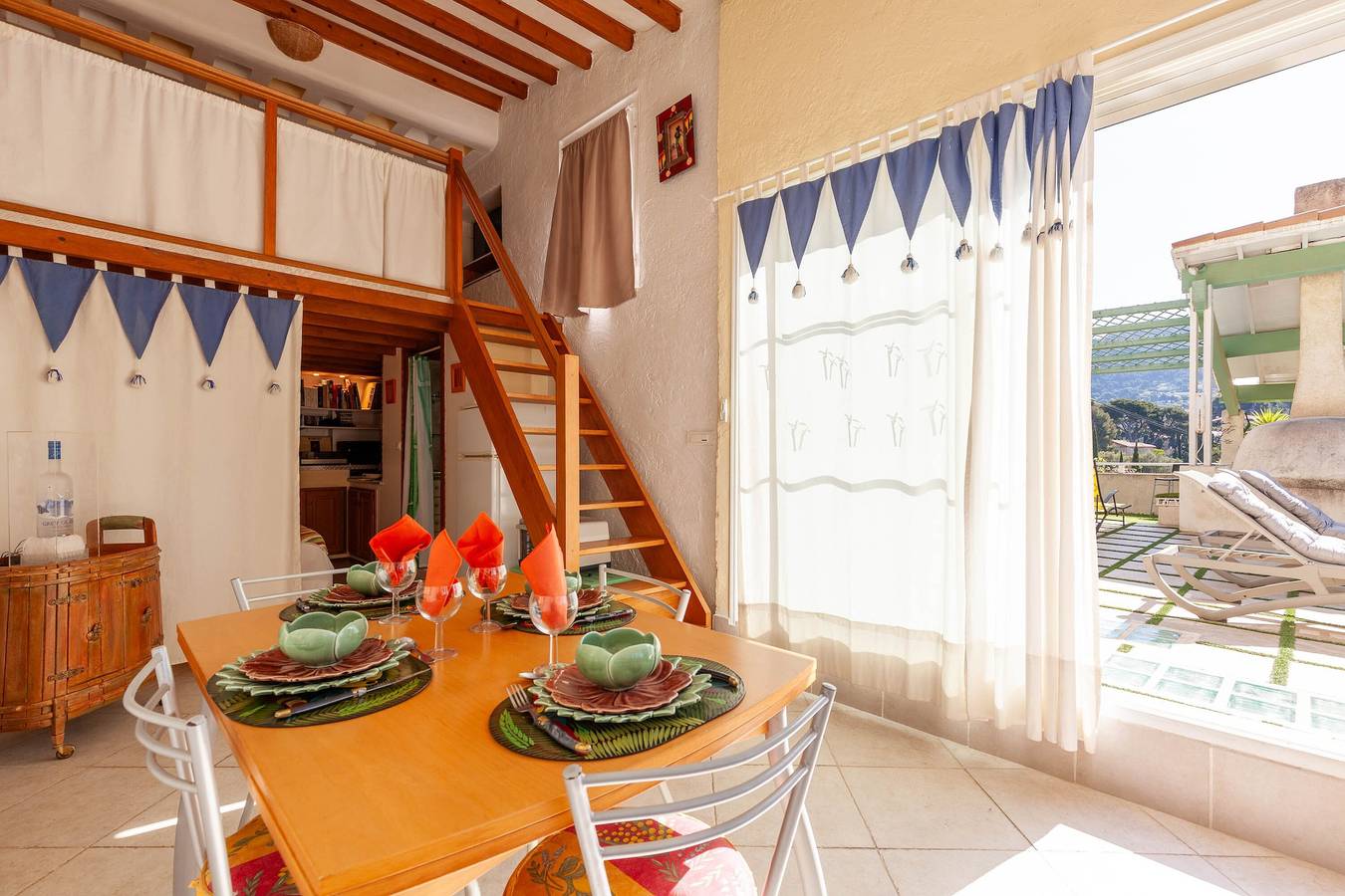 Appartement entier, Appartement 'Fleur De Pampa' avec piscine privée, Wi-Fi et climatisation in Cassis, Parc national des Calanques