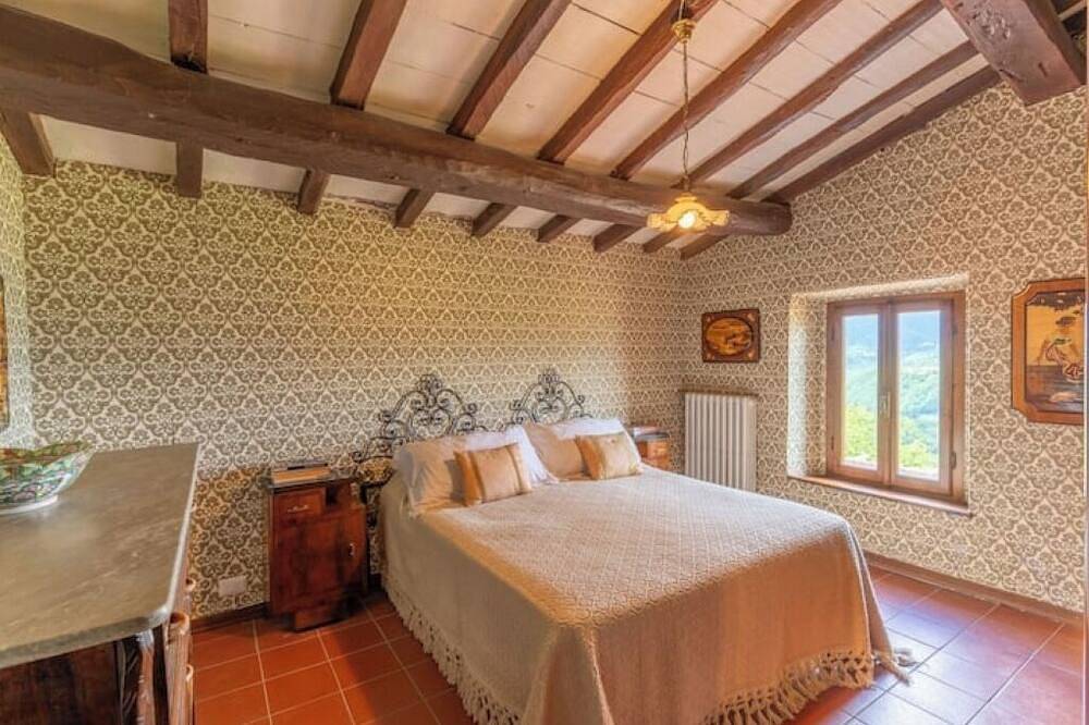 Villa Buriconti: Tranquil Countryside Oasis in Castelnuovo di Garfagnana, Garfagnana