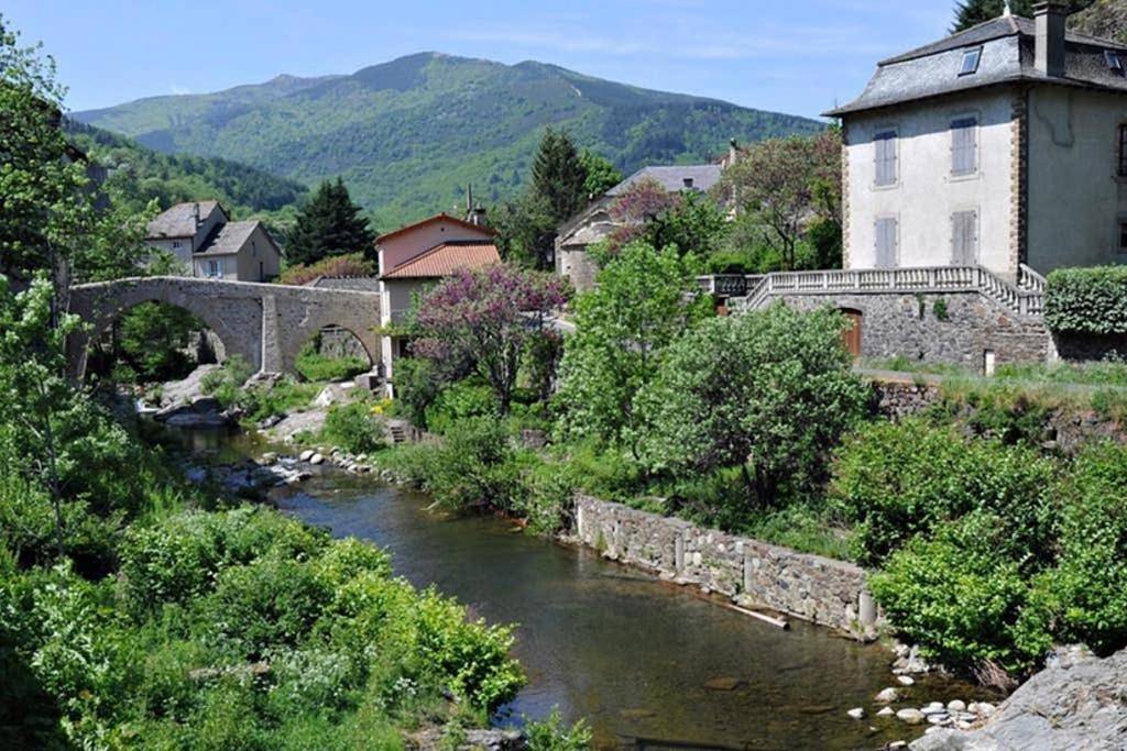 Maison les pieds dans l'eau in Villefort, Parc national des Cévennes