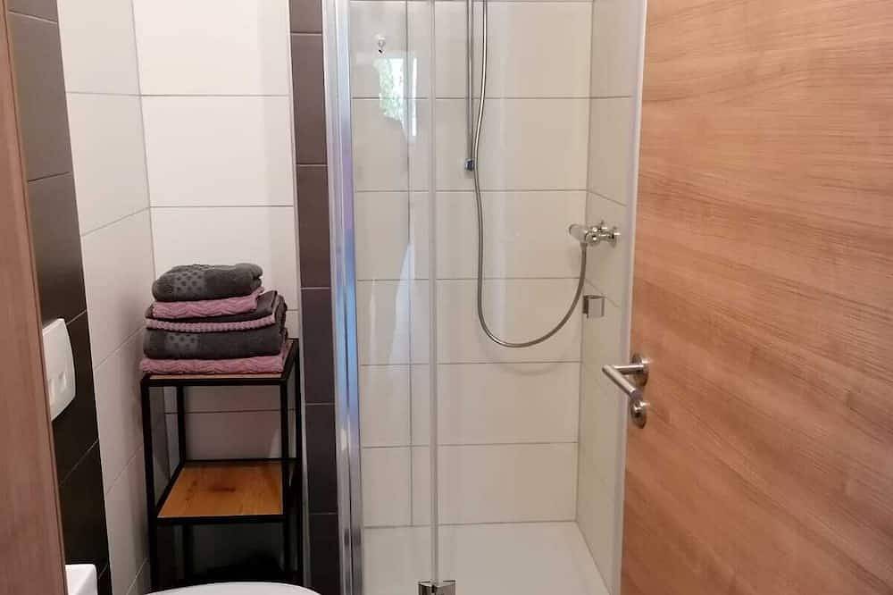 Geheel appartement, Ferienwohnung mit Terrasse in Karlstadt, Maindreieck