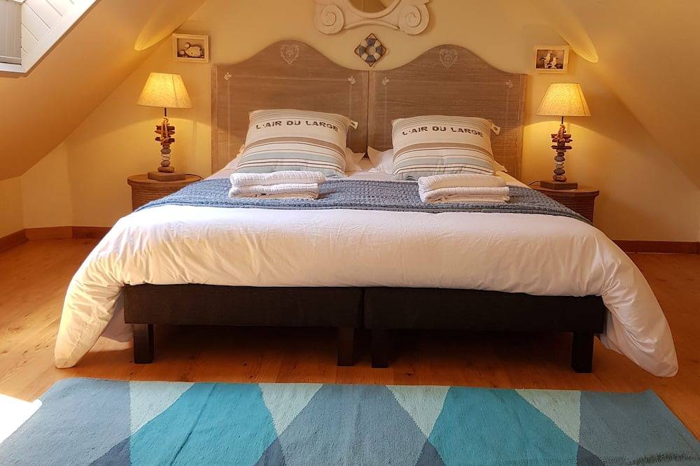 Gite for 19 people, 200 m from the sea on the in Roscanvel, Iroise
