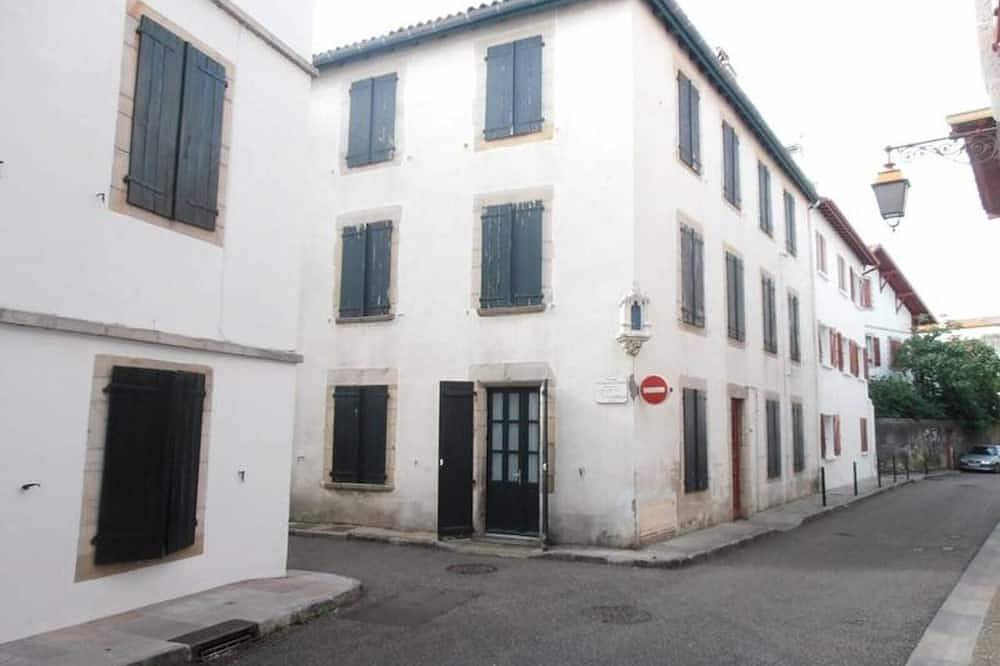 Entire apartment, Modern Studio in Historic Center of Ciboure in Ciboure, Bayonne region