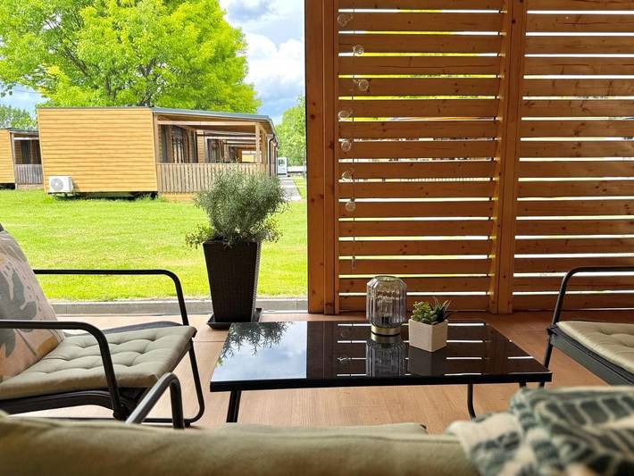 Ferienpark für 6 Personen, mit Garten und Ausblick sowie Seeblick in Slowenien