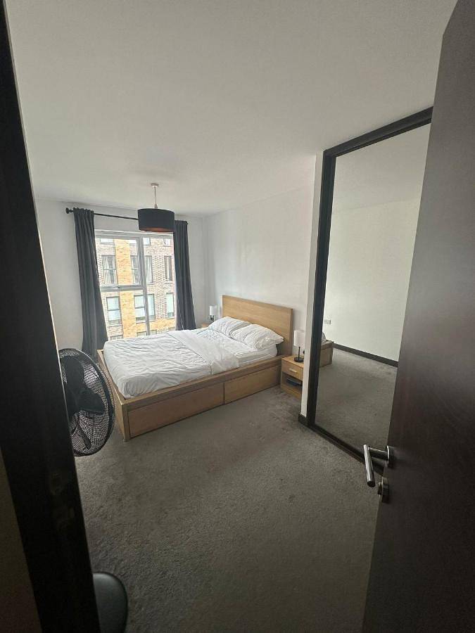 Entire apartment, Two-Bedroom Apartment with Balcony in Dartford, Kent