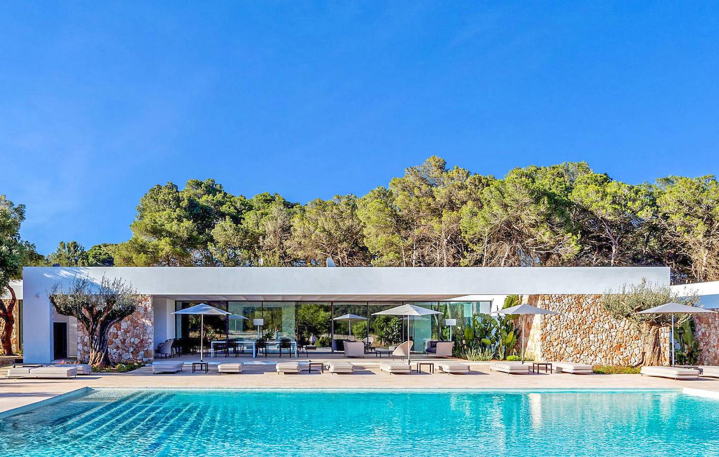 Appartamento moderno con piscina in zona tranquilla, vicino ai ristoranti in Santa Eularia des Riu, Ibiza Est
