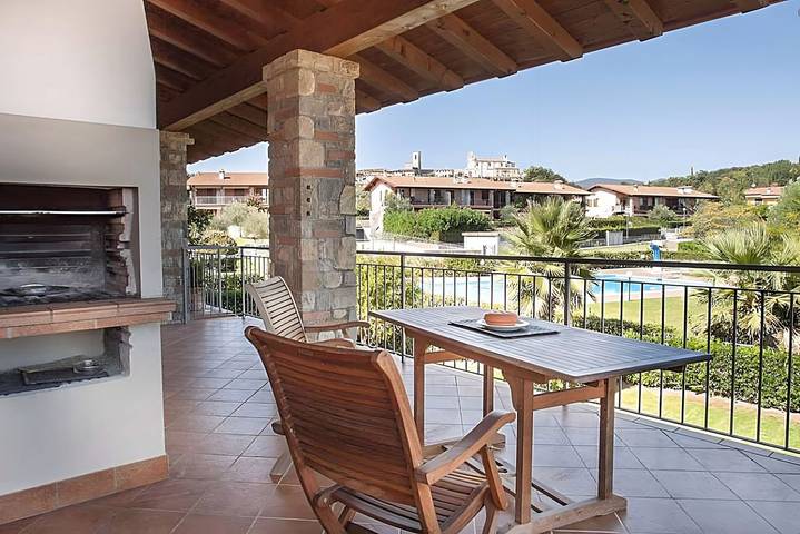 Ferienwohnung für 4 Personen, mit Pool und Balkon/Terrasse in Polpenazze del Garda