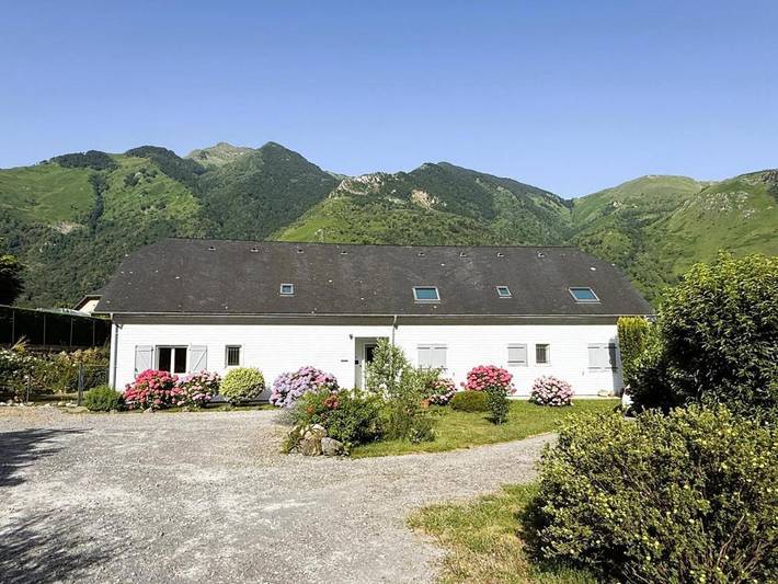 Location de vacances pour 2 personnes, avec vue et jardin à Aste-Béon