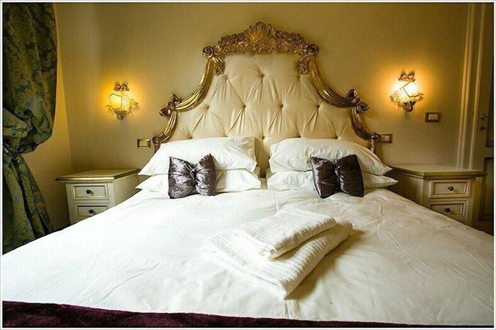 Cozy cottage in Tuscan hill village with free parking and Ac in Chianni, Etruskische Küste