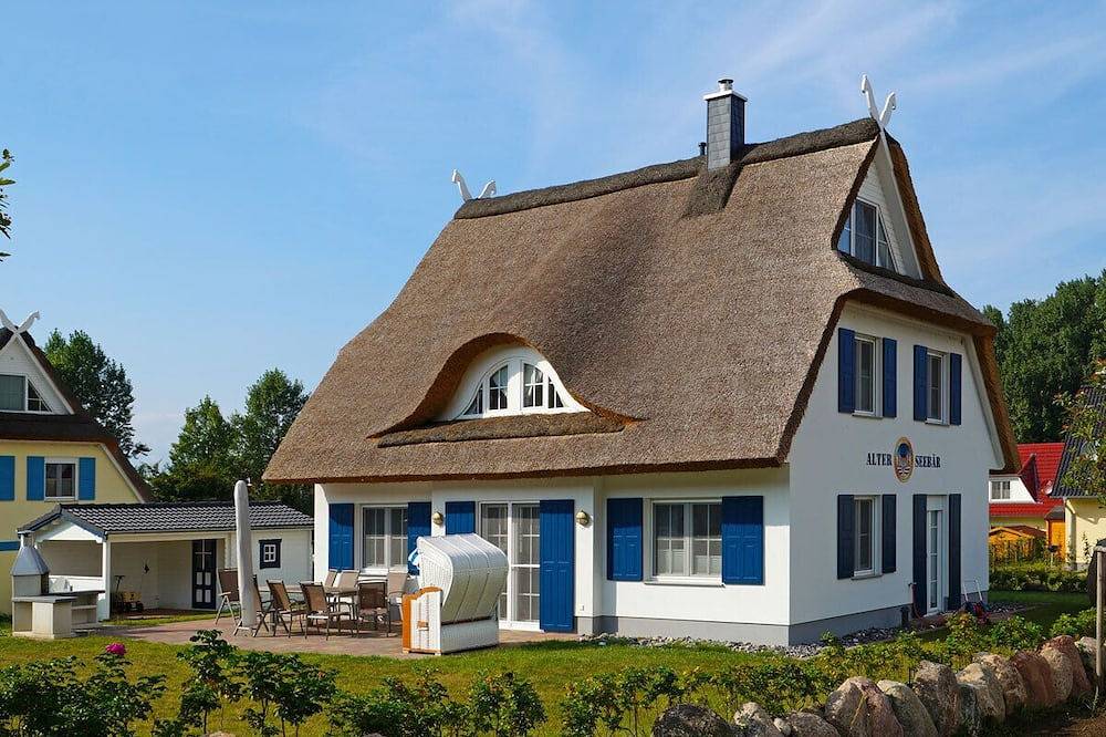 Wunderschönes, großzügiges Reetdachhaus mit großem Garten nahe am Ostseestrand in Glowe, Rügen