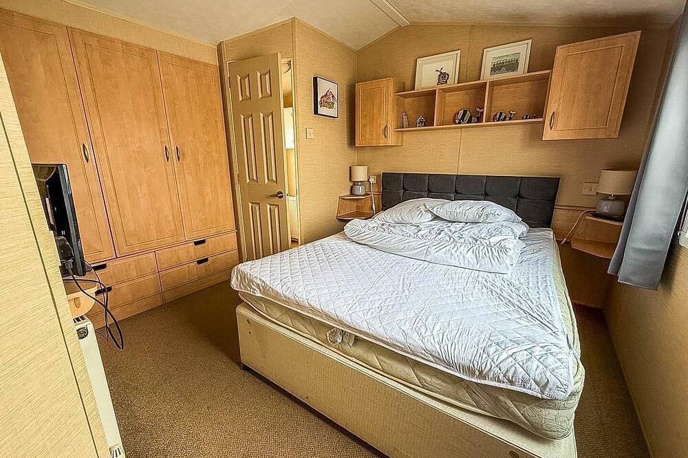 4 berth caravan for hire at Sunkist Holiday Park near Skegness in Anderby, Lincolnshire