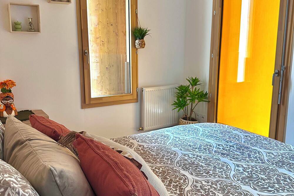 Entire apartment, Mamcosy - Best place - At the Station | Geneva Access 15'– Bright & Modern Stay\" in Annemasse, Saint-Julien-en-Genevois region