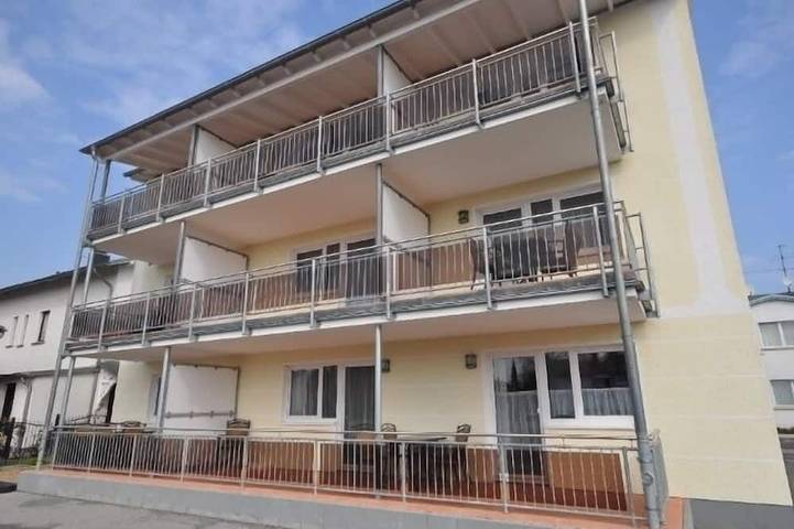 Ganze Wohnung, Große Fereinwohnung für bis zu 8 Pers. Wlan und 1 Parkplatz inklusive in Göhren, Rügen