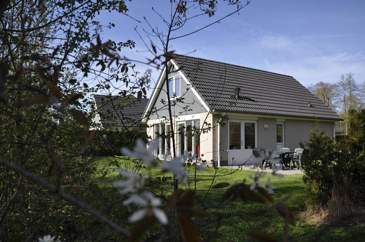 Bungalow für 8 Personen, mit Terrasse und Balkon/Terrasse in Friesland - 3