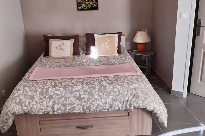 Gîte pour 2 personnes, avec terrasse et jardin à Cadenet - 2